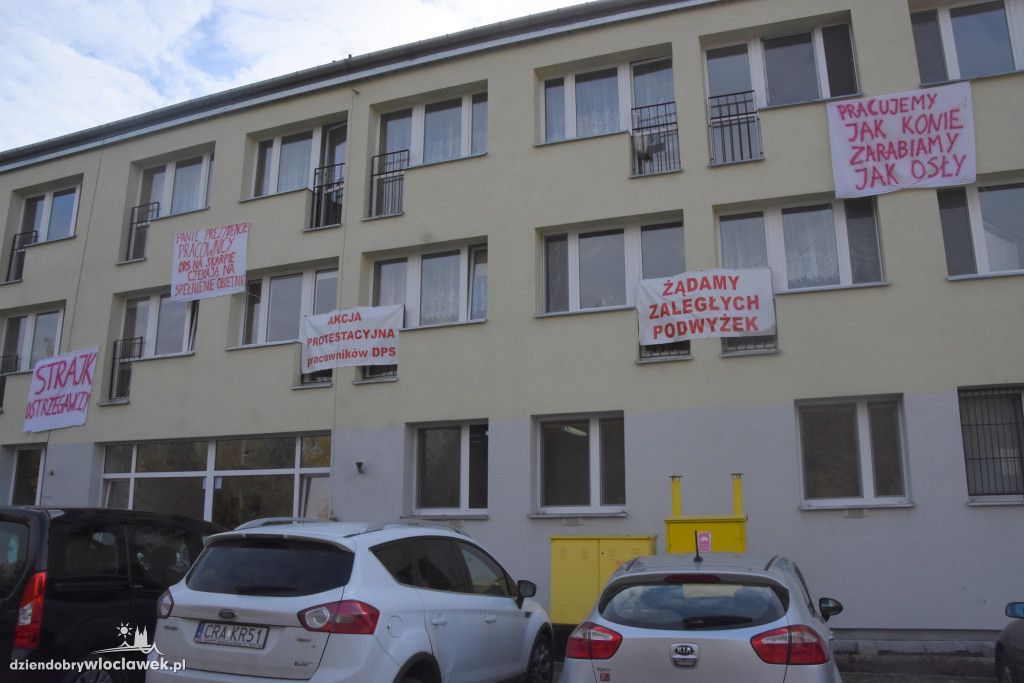 Pracownicy DPS zaostrzyli protest