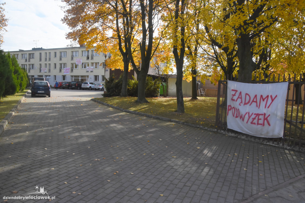 Pracownicy DPS zaostrzyli protest