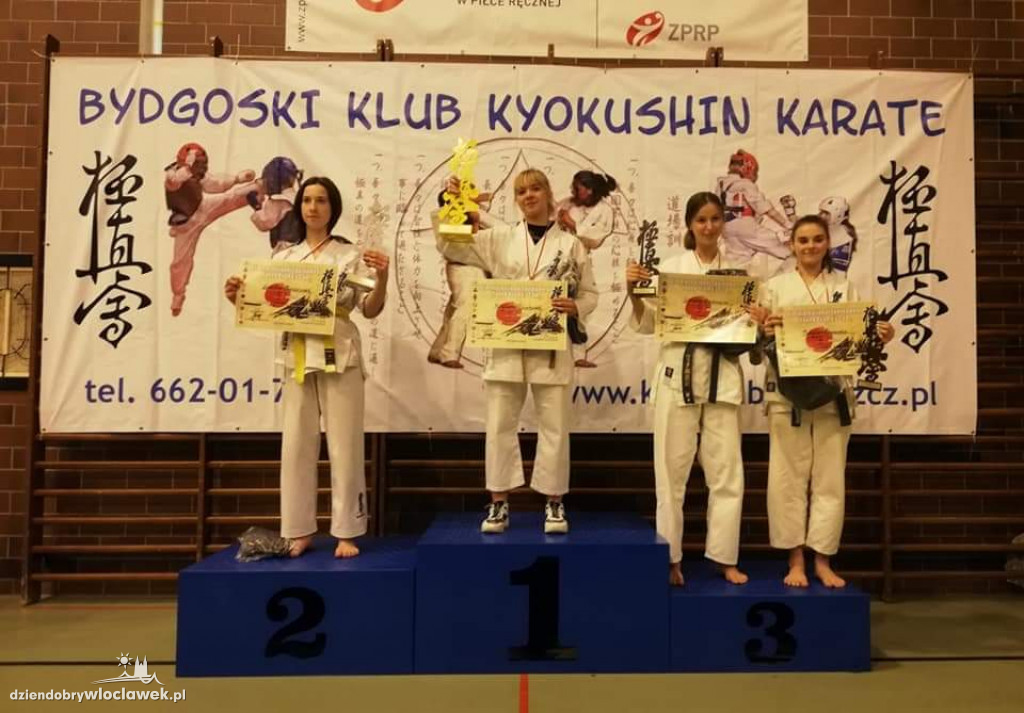 Fighterzy AMSW z medalami