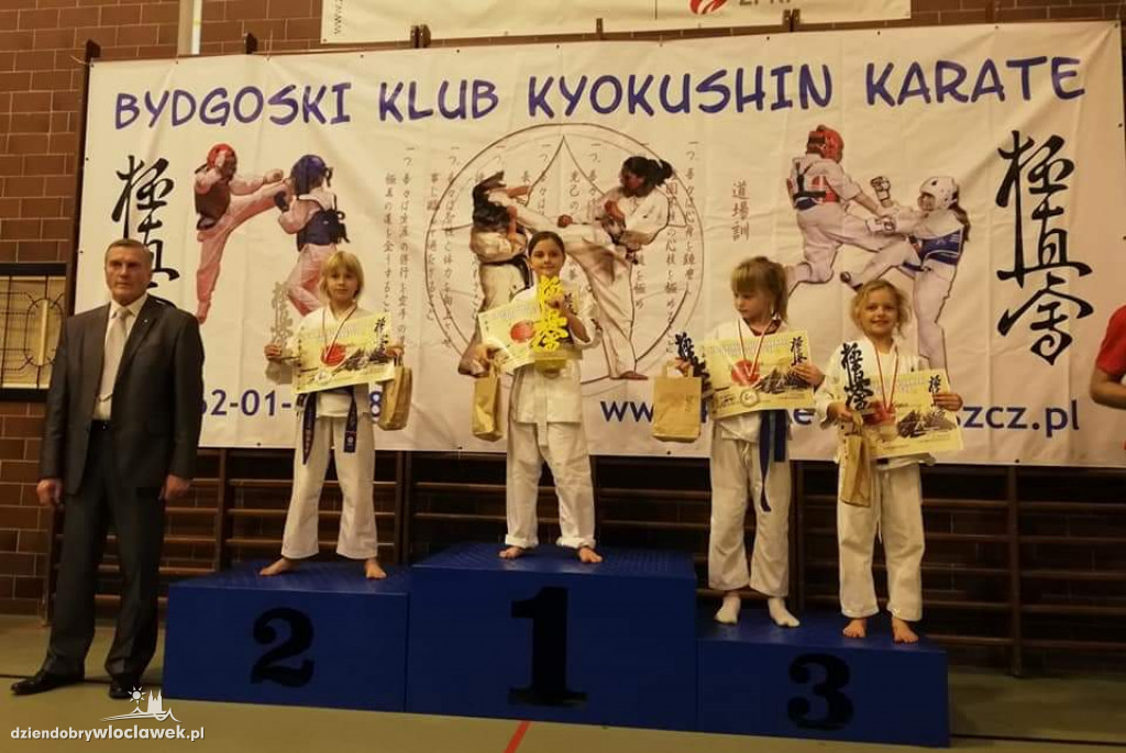 Fighterzy AMSW z medalami