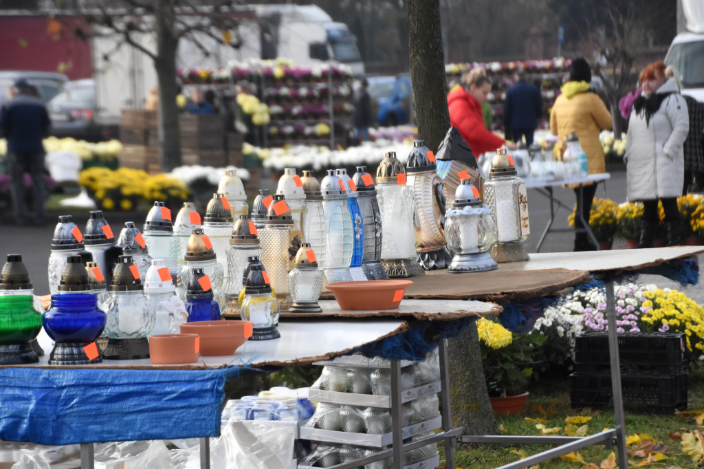 Przy Hali Mistrzów można kupić wszystko