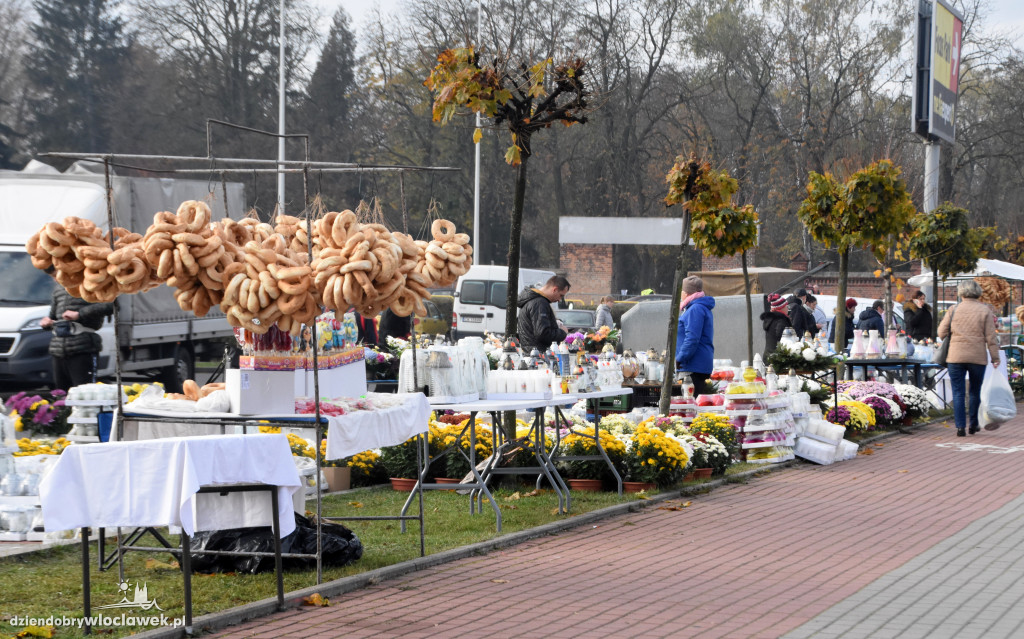 Przy Hali Mistrzów można kupić wszystko