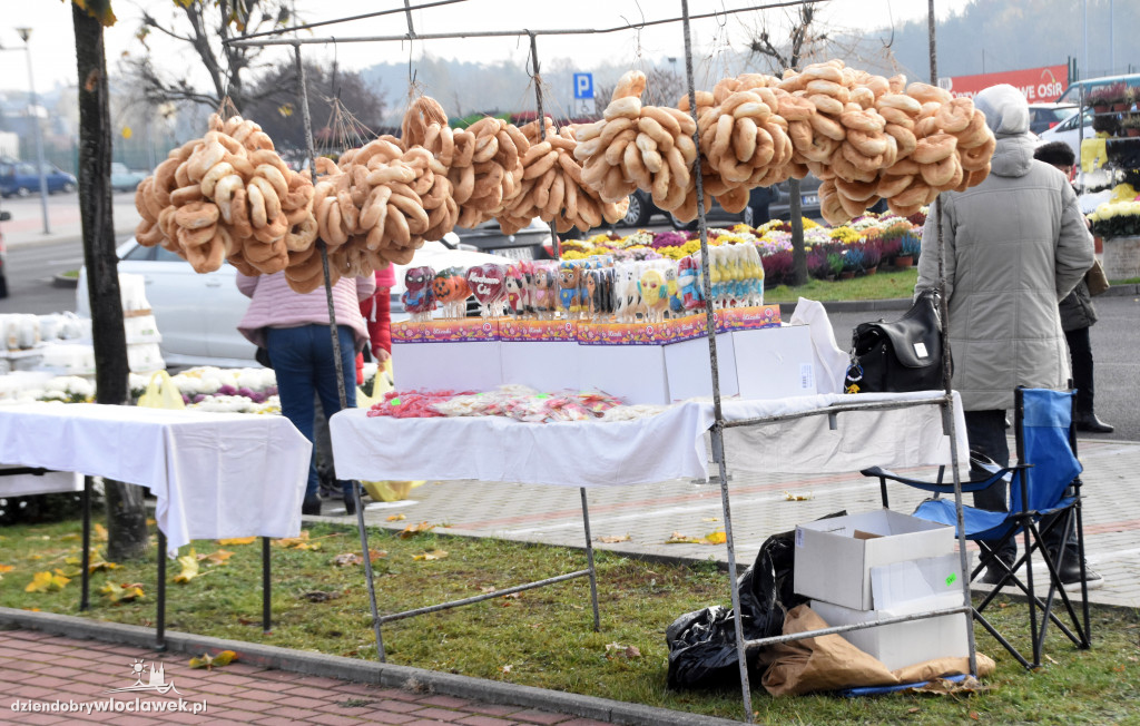 Przy Hali Mistrzów można kupić wszystko