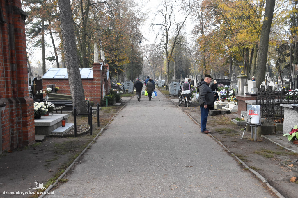 Przygotowania do Święta Zmarłych