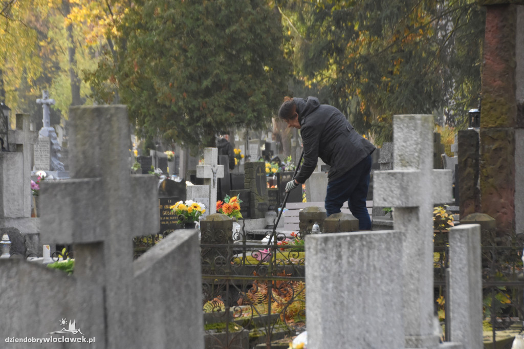 Przygotowania do Święta Zmarłych