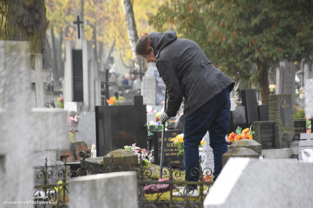 Przygotowania do Święta Zmarłych