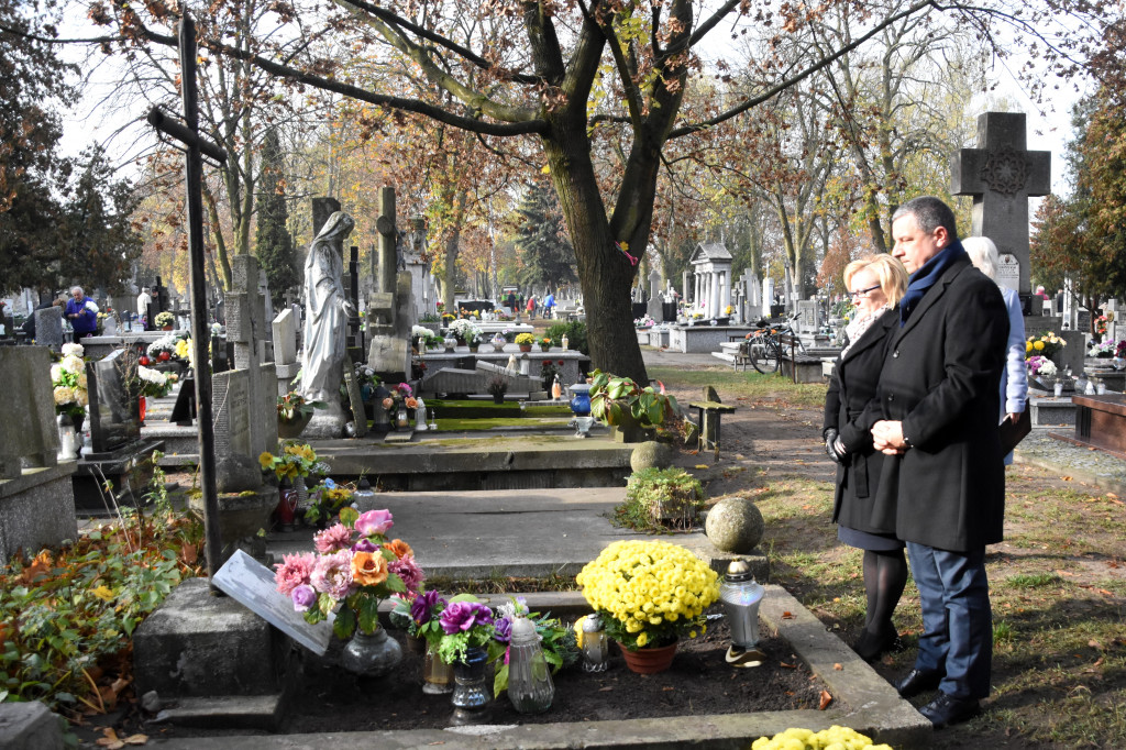 Władze miasta odwiedziły cmentarz