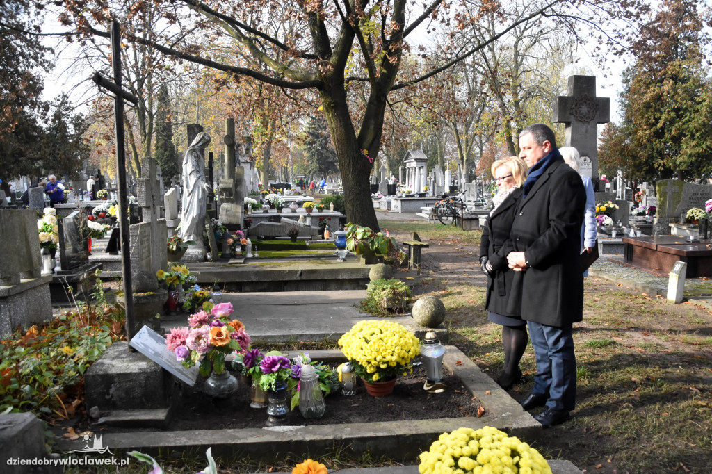 Władze miasta odwiedziły cmentarz