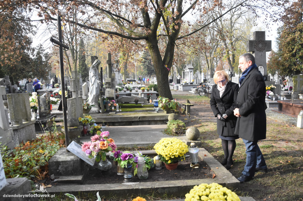 Władze miasta odwiedziły cmentarz