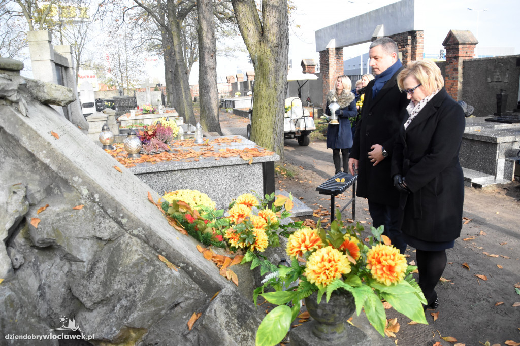 Władze miasta odwiedziły cmentarz