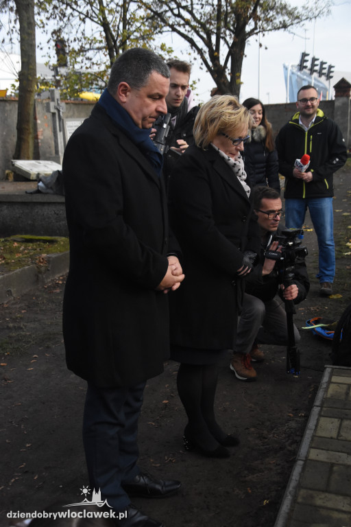 Władze miasta odwiedziły cmentarz