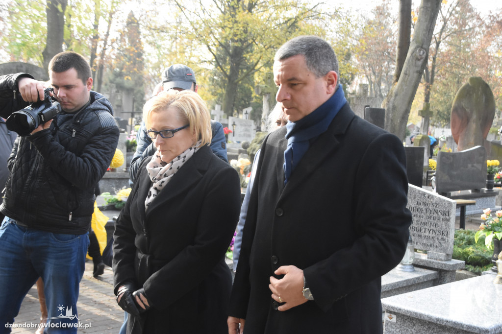 Władze miasta odwiedziły cmentarz
