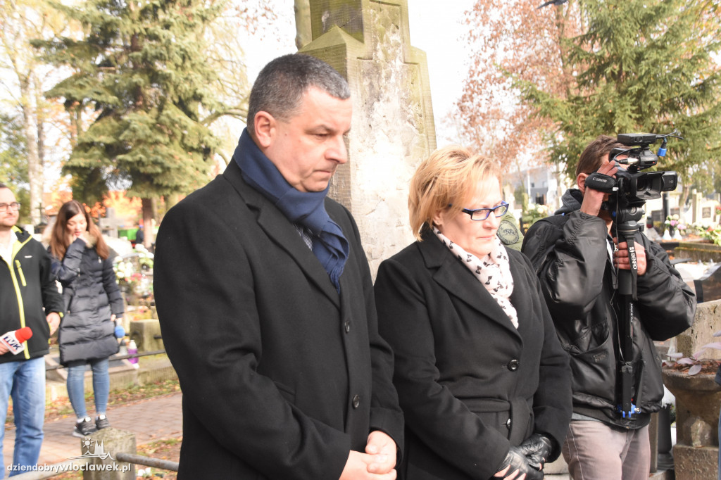 Władze miasta odwiedziły cmentarz