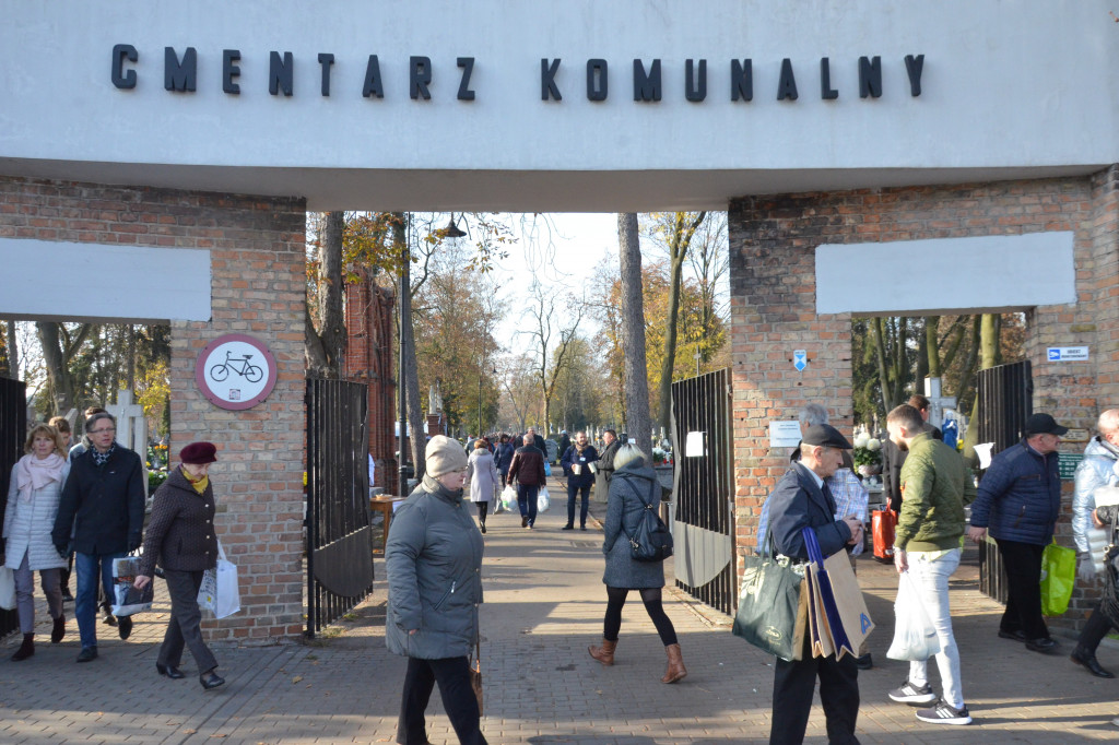 1 Listopada na Cmentarzu Komunalnym