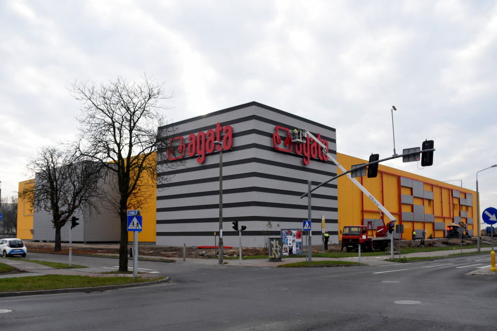 Budowa salonu meblowego Agata