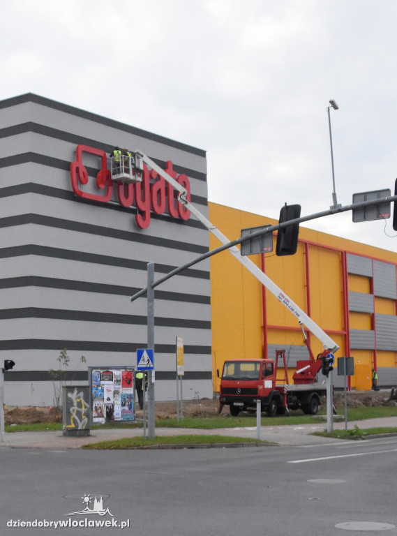 Budowa salonu meblowego Agata