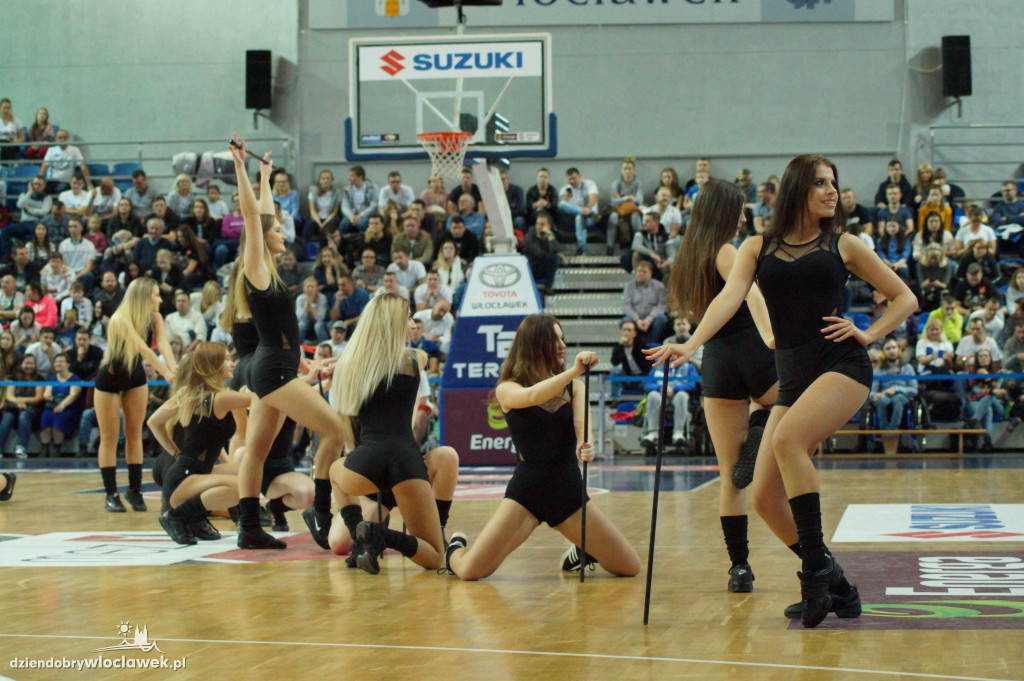 Cheerleaderki na meczu z GTK Gliwice