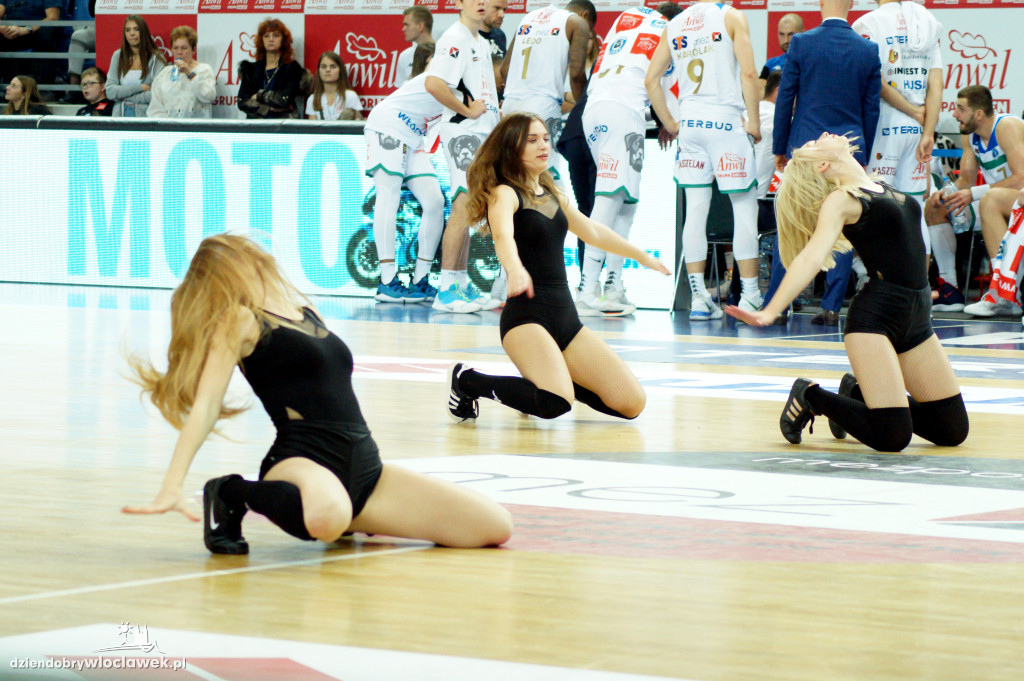 Cheerleaderki na meczu z GTK Gliwice
