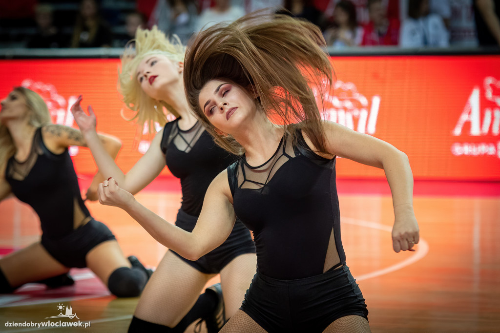 Cheerleaderki na meczu z GTK Gliwice