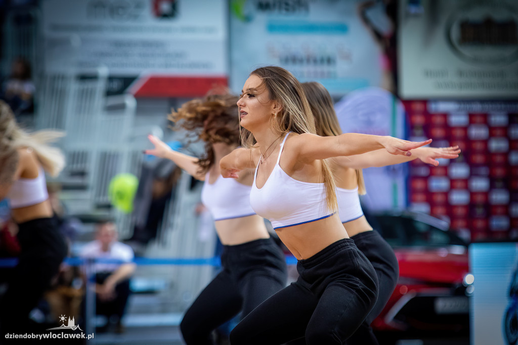 Cheerleaderki na meczu z GTK Gliwice