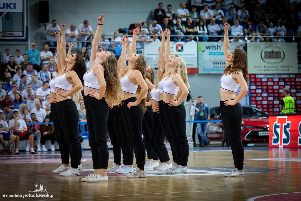 Cheerleaderki na meczu z GTK Gliwice