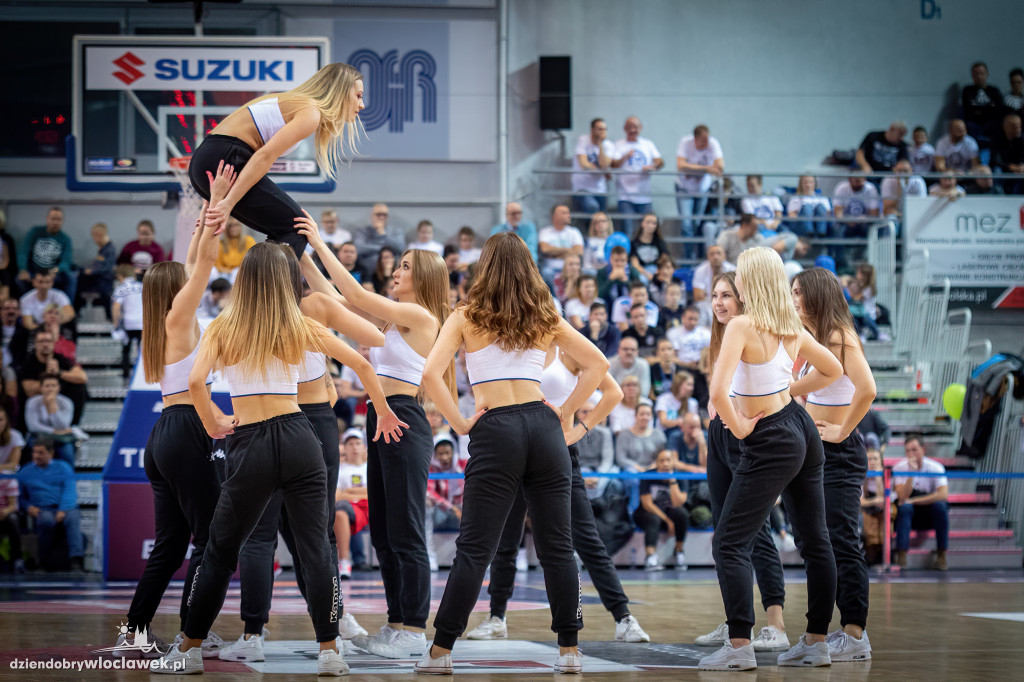 Cheerleaderki na meczu z GTK Gliwice