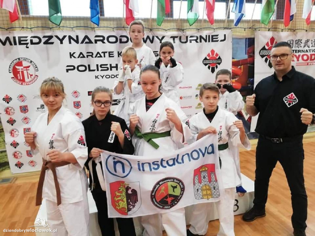 Medale dla zawodników AMSW