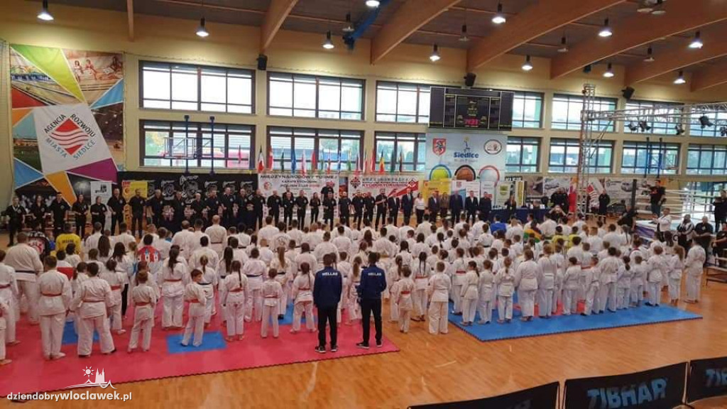 Medale dla zawodników AMSW