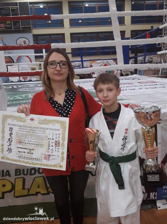 Medale dla zawodników AMSW