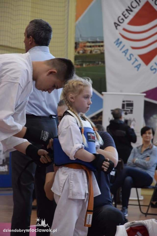 Medale dla zawodników AMSW