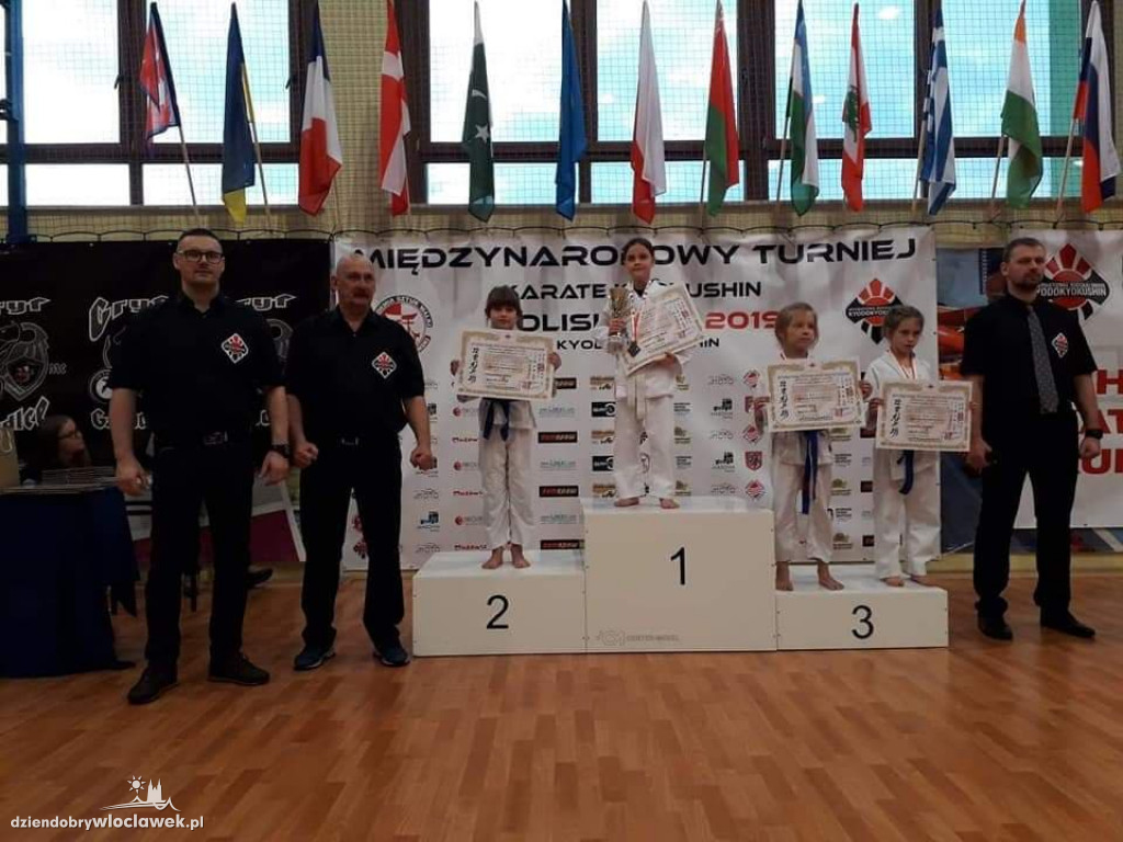 Medale dla zawodników AMSW