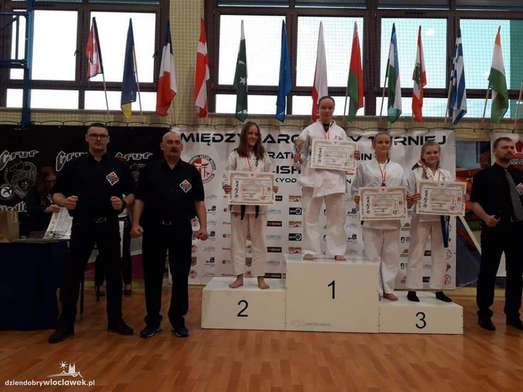 Medale dla zawodników AMSW