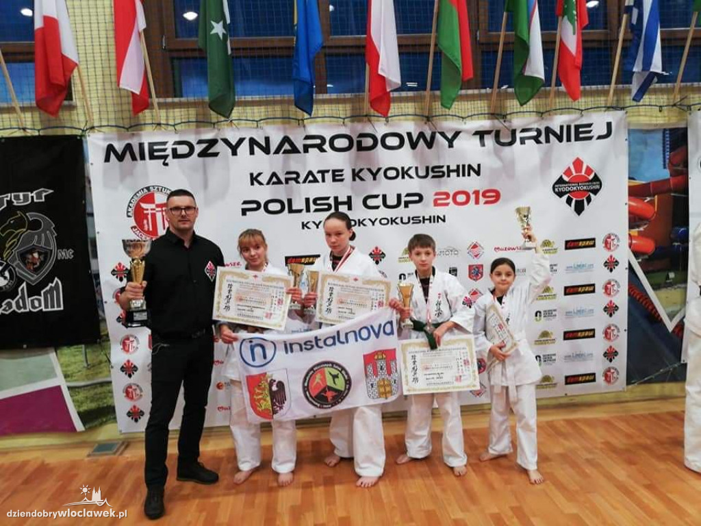 Medale dla zawodników AMSW