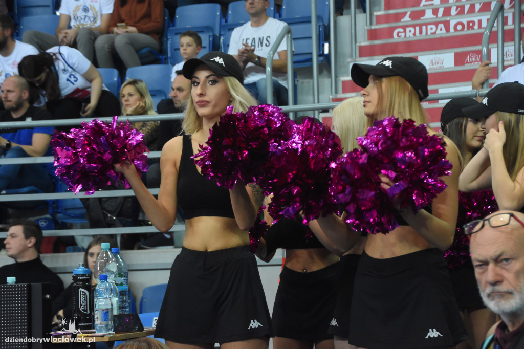 Cheerleaderki na meczu z Antwerpią