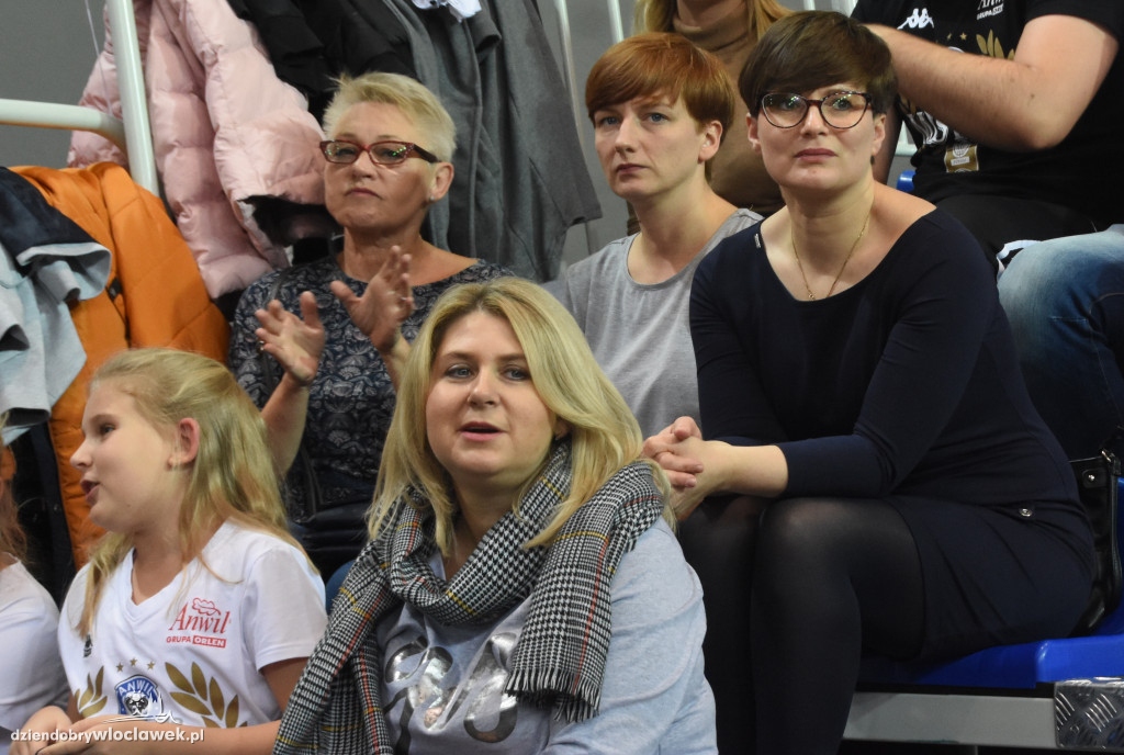 Kibice na meczu z Telenet Giants Antwerpia