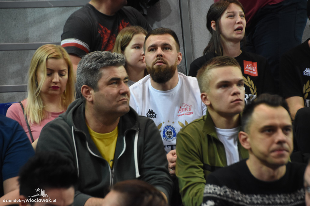 Kibice na meczu z Telenet Giants Antwerpia