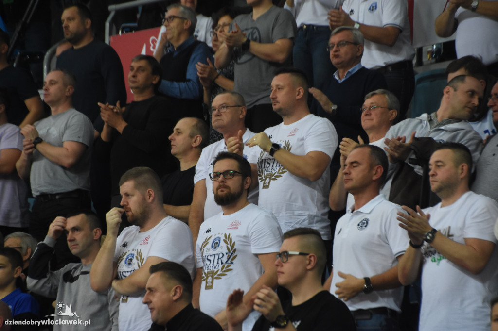 Kibice na meczu z Telenet Giants Antwerpia