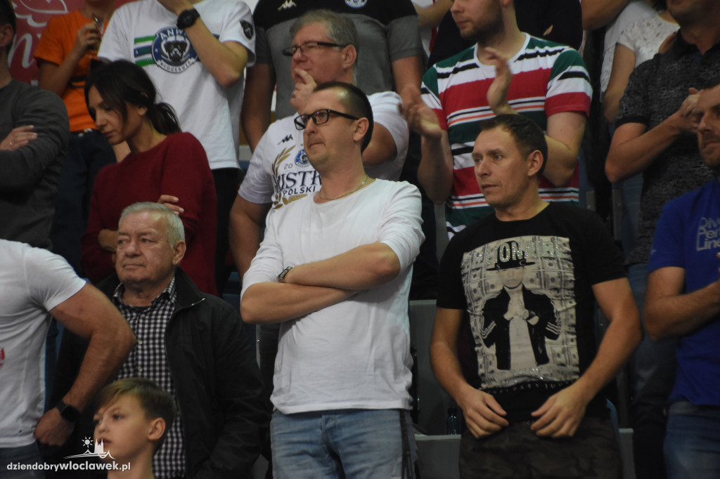 Kibice na meczu z Telenet Giants Antwerpia