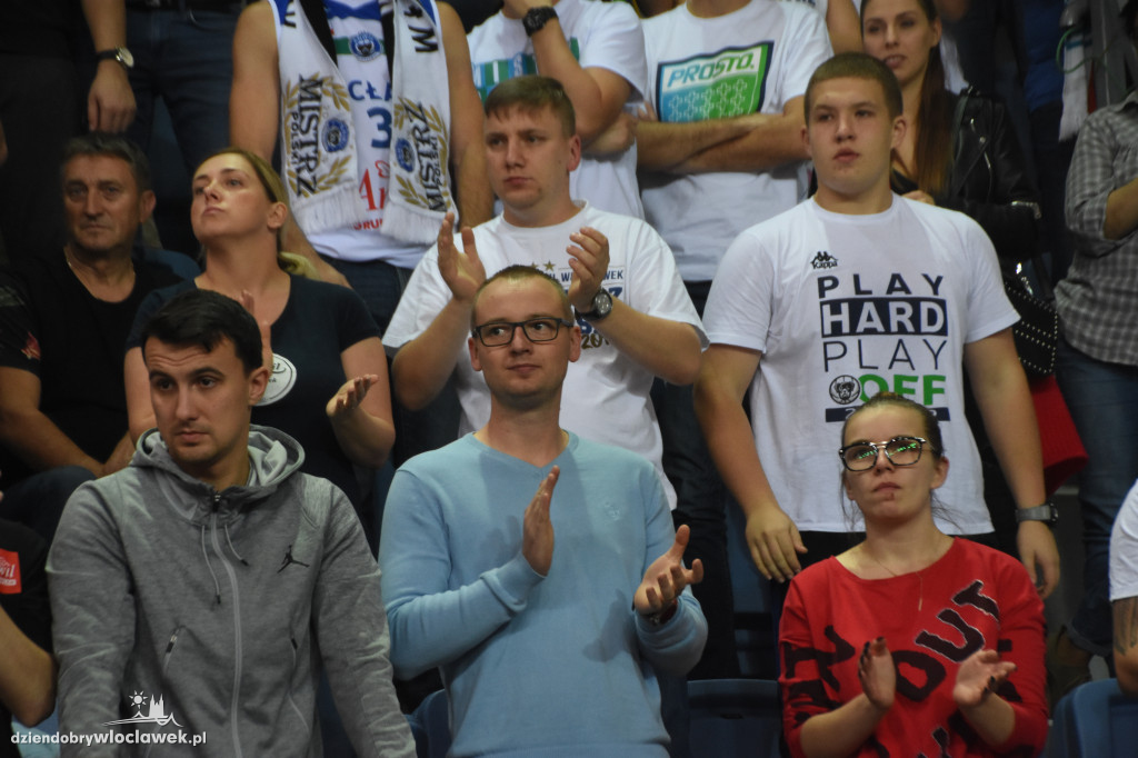 Kibice na meczu z Telenet Giants Antwerpia