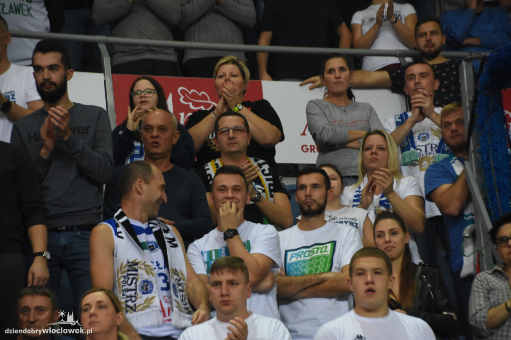 Kibice na meczu z Telenet Giants Antwerpia