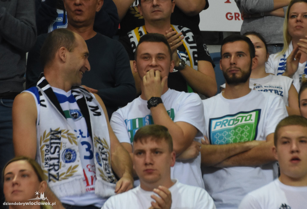 Kibice na meczu z Telenet Giants Antwerpia