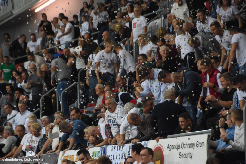 Kibice na meczu z Telenet Giants Antwerpia