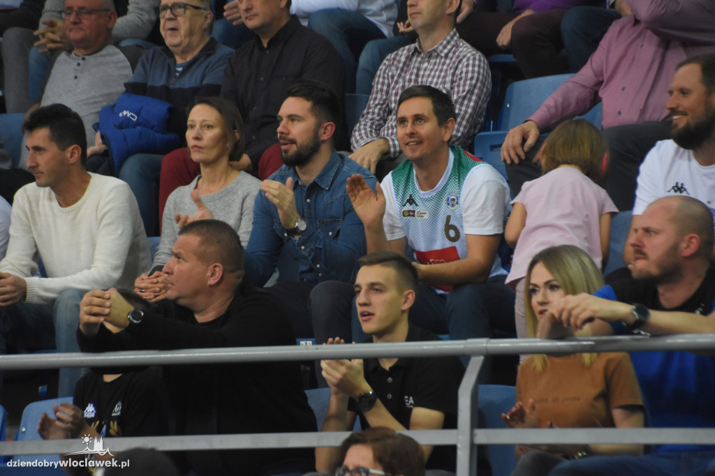 Kibice na meczu z Telenet Giants Antwerpia