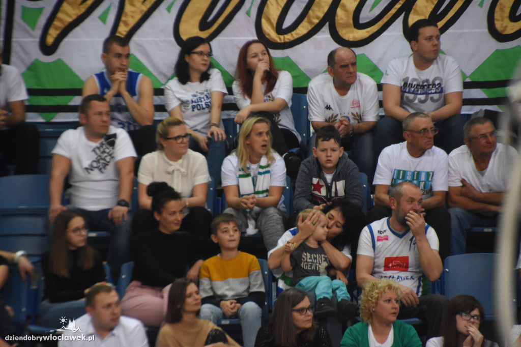 Kibice na meczu z Telenet Giants Antwerpia