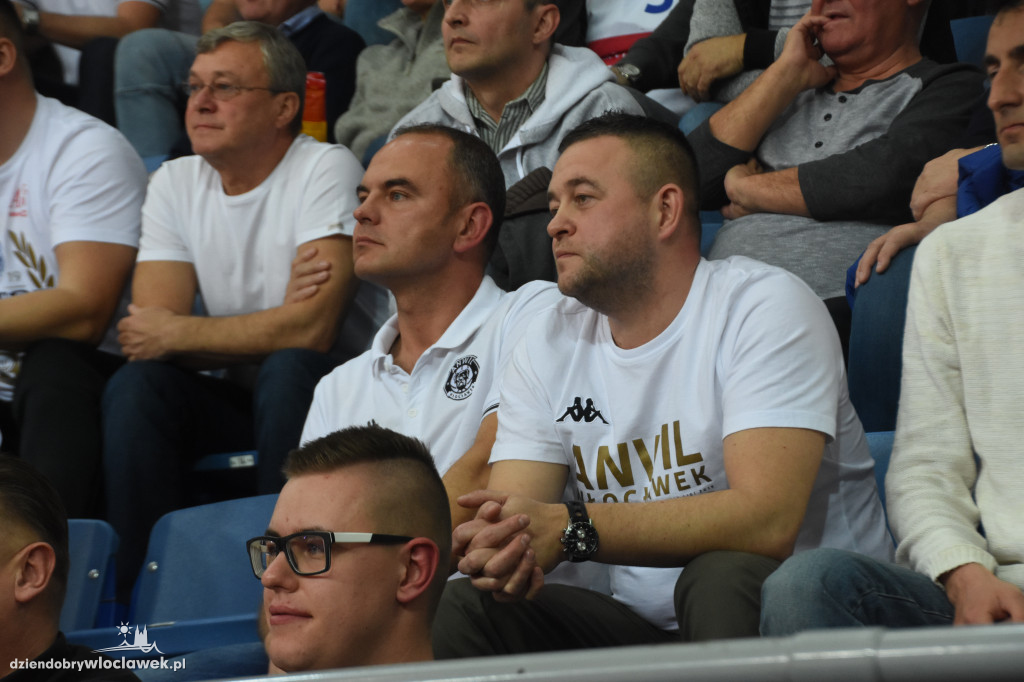 Kibice na meczu z Telenet Giants Antwerpia