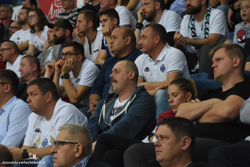 Kibice na meczu z Telenet Giants Antwerpia