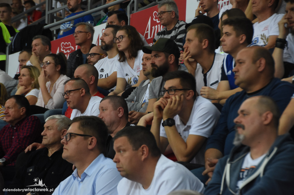Kibice na meczu z Telenet Giants Antwerpia
