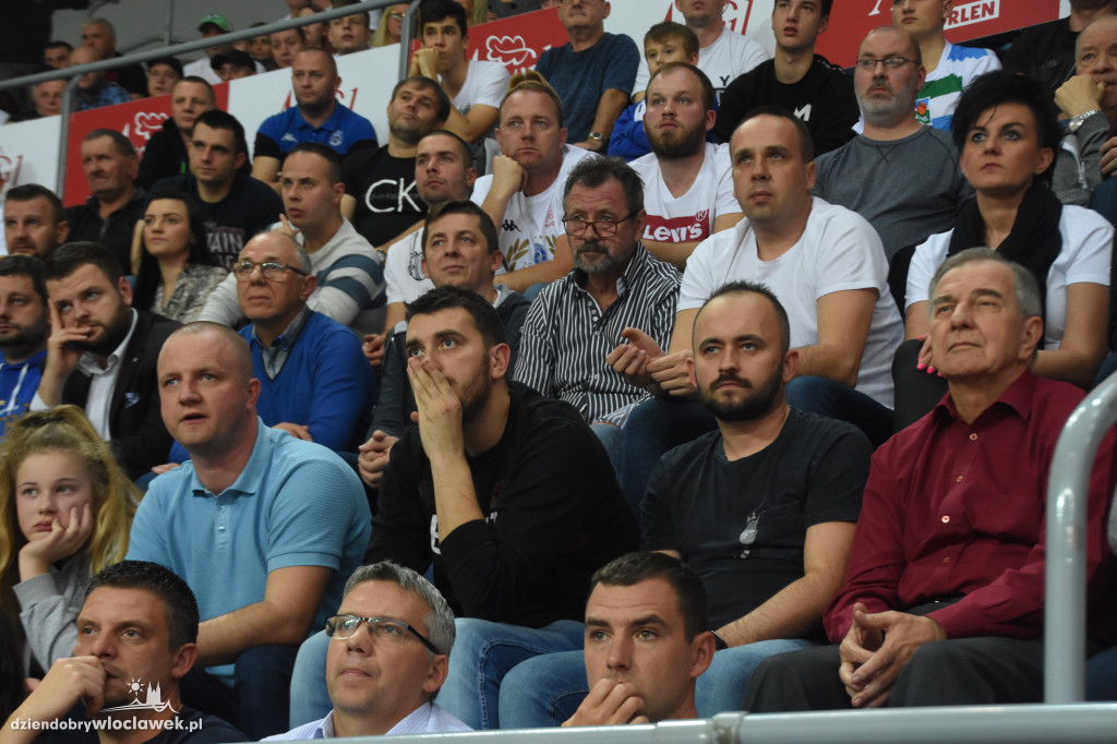 Kibice na meczu z Telenet Giants Antwerpia