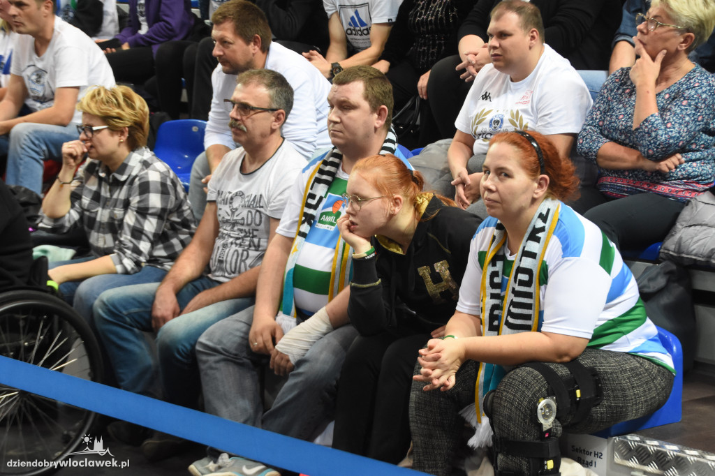 Kibice na meczu z Telenet Giants Antwerpia