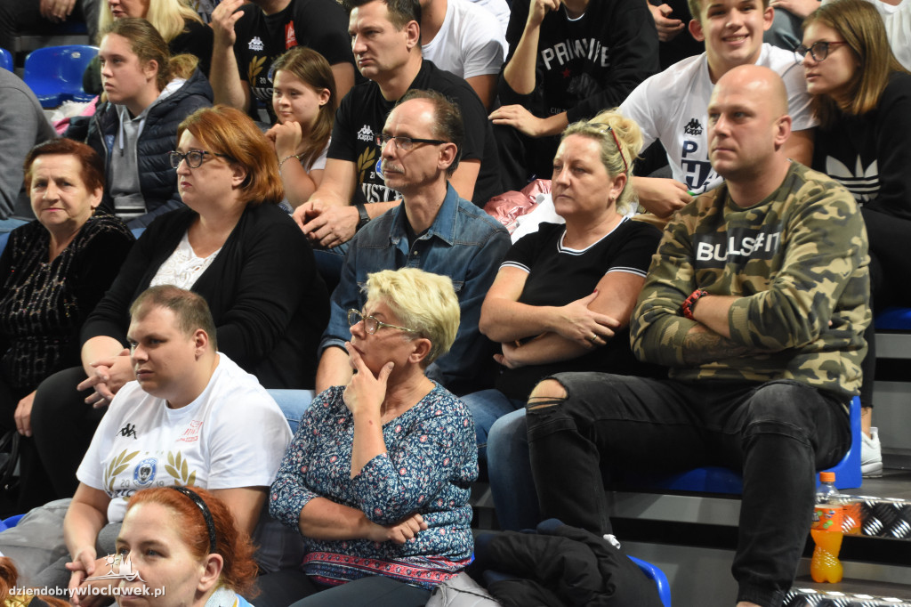Kibice na meczu z Telenet Giants Antwerpia